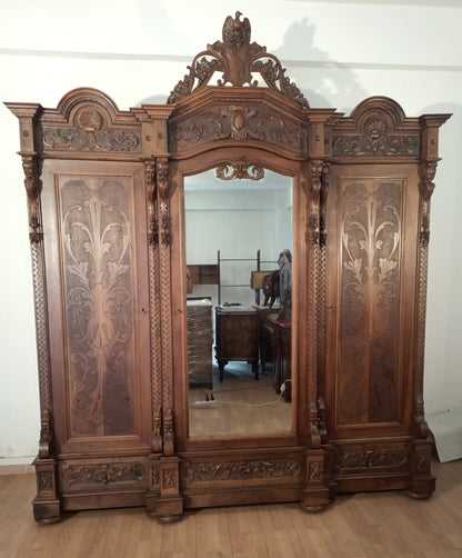Armadio antico stile rinascimentale italia in legno intagliato con specchio centrale e dettagli decorativi fine xix secolo