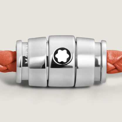 Chiusura in metallo argento con emblema a stella che fissa pelle meisterstück cayenne intrecciata arancione vibrante