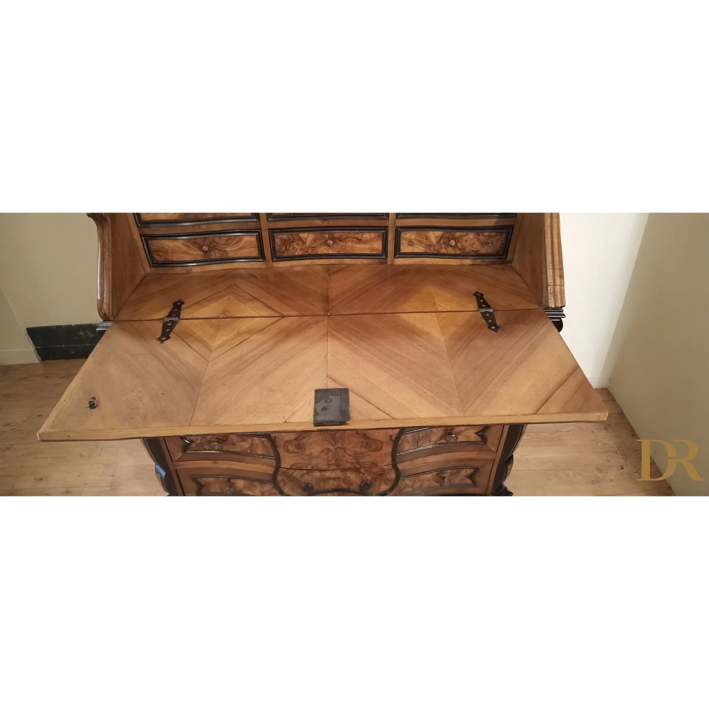 Cassettiera Ribalta Lombarda Settecentesca originale con superficie scrittoria e cassetti in legno