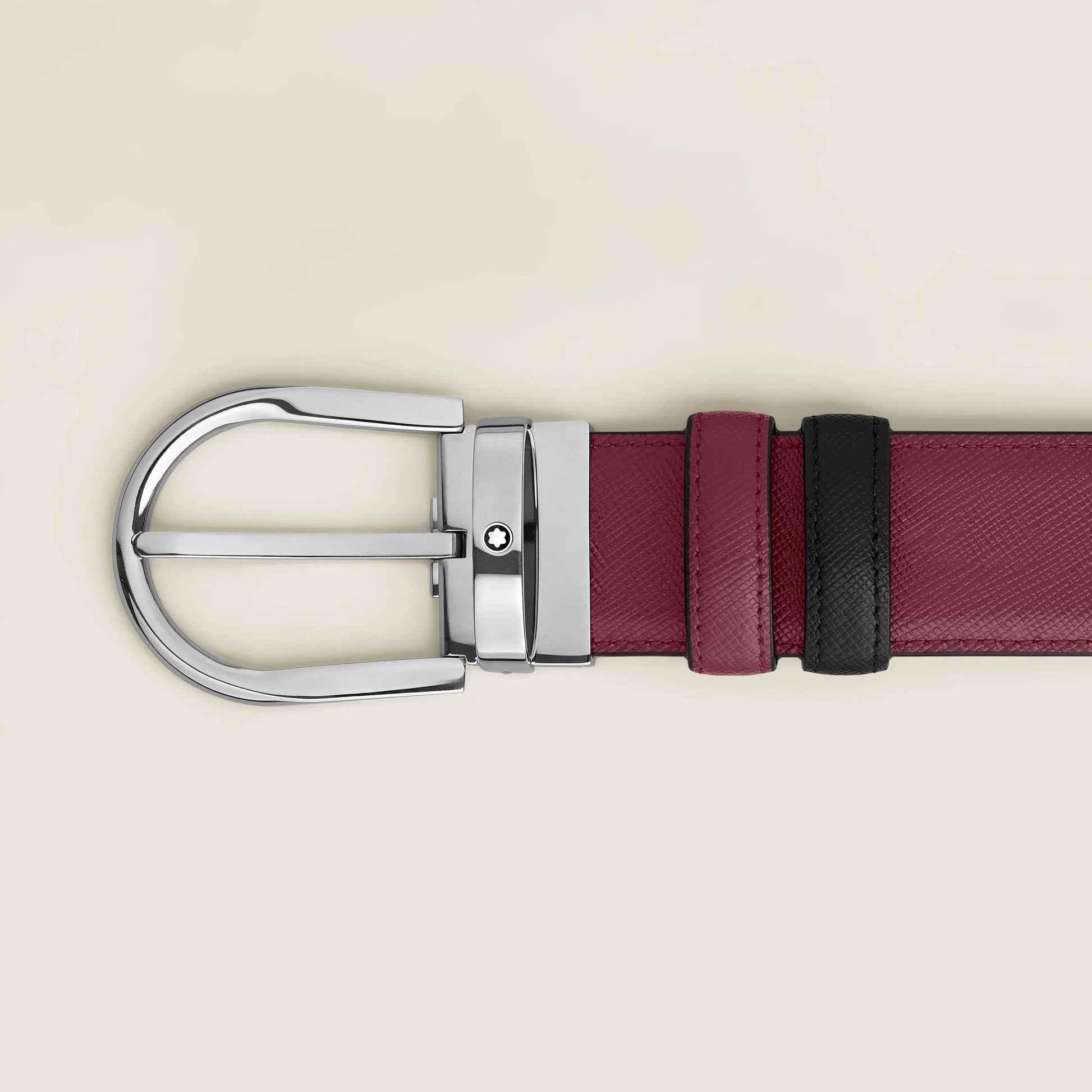 Montblanc cintura reversibile 35 mm in raffinata pelle liscia nera e cassis con fibbia a ferro di cavallo argento