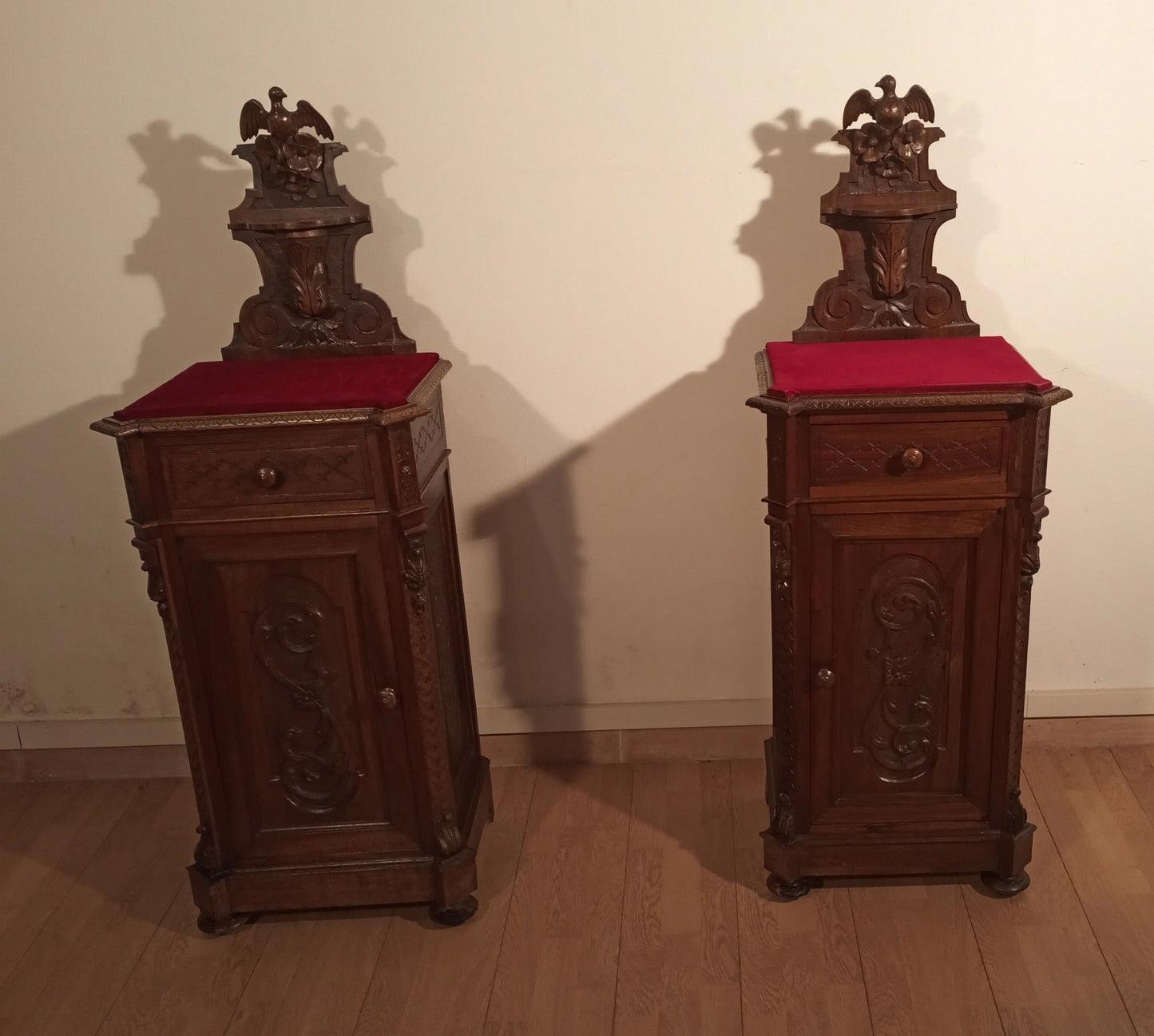 Coppia di comodini e cassettiera italiana noce in legno antico dal xix secolo set di 3 pezzi