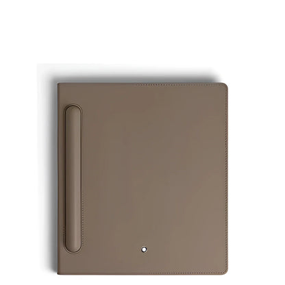 Portfolio digitale montblanc in pelle taupe con bordo cucito e emblema metallico minimalista modello mastice 135040