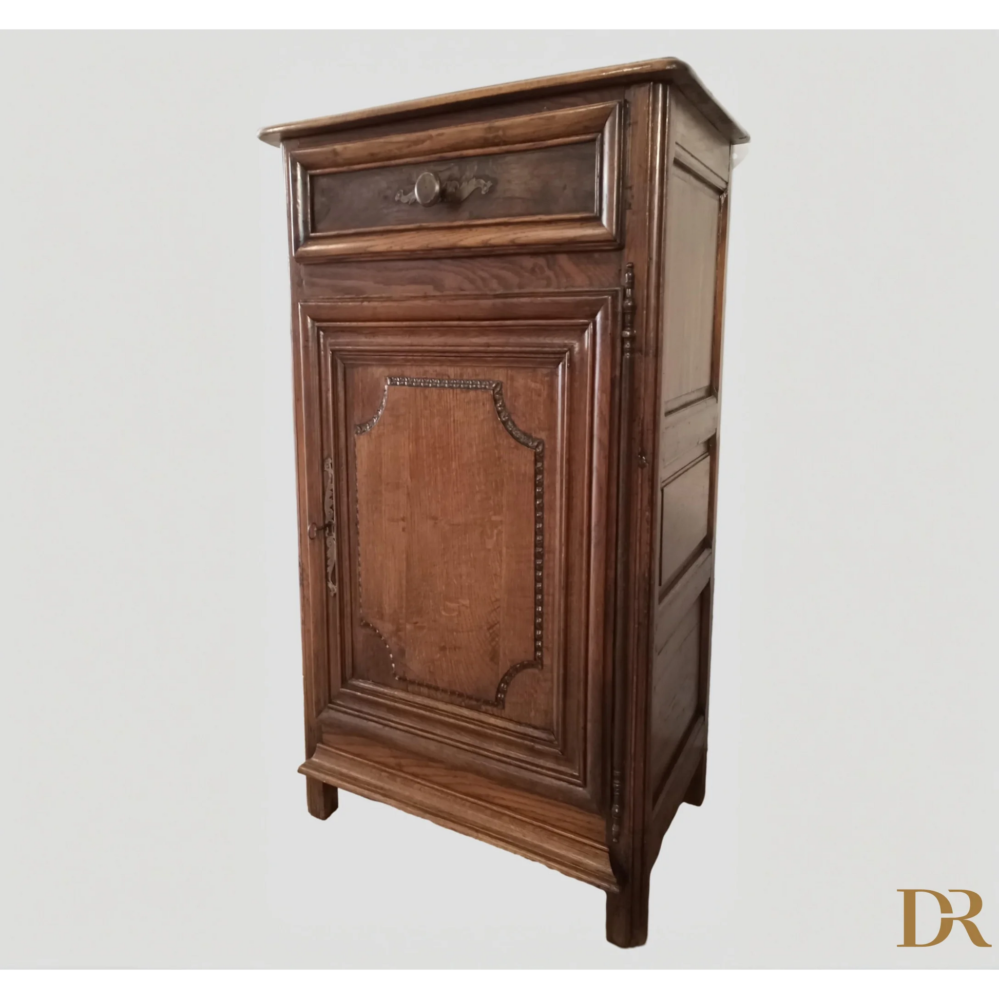 Credenza vintage in legno di rovere con cassetto e pannello intagliato