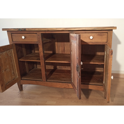 Credenza bassa in pino rustica con due cassetti e tre porte, Sud Italia, XIX secolo