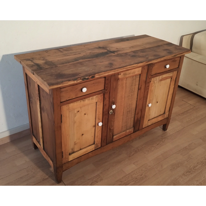 Credenza bassa in pino rustica con cassetti e ante, stile Italia XIX secolo