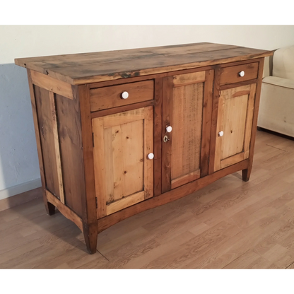 Credenza bassa in pino rustica con ante e cassetti, stile Sud Italia XIX secolo