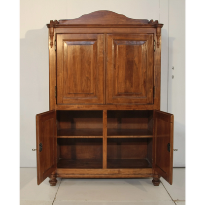 Credenza classica in legno con doppie porte e decorativo sopraelevato di Dario Raia Antiquariato