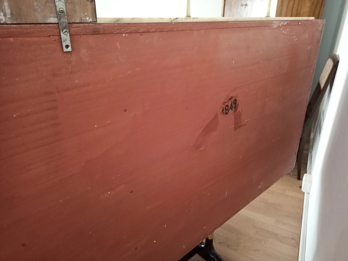Porta rossa in legno con cerniere del mobile bar consolle vittorio dassi credenza mid century