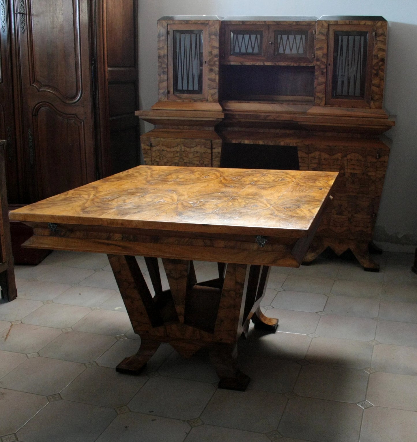 Tavolo art decò in legno con piano decorato realizzato a roma per il ministro bottai nel 1933 con iscrizione