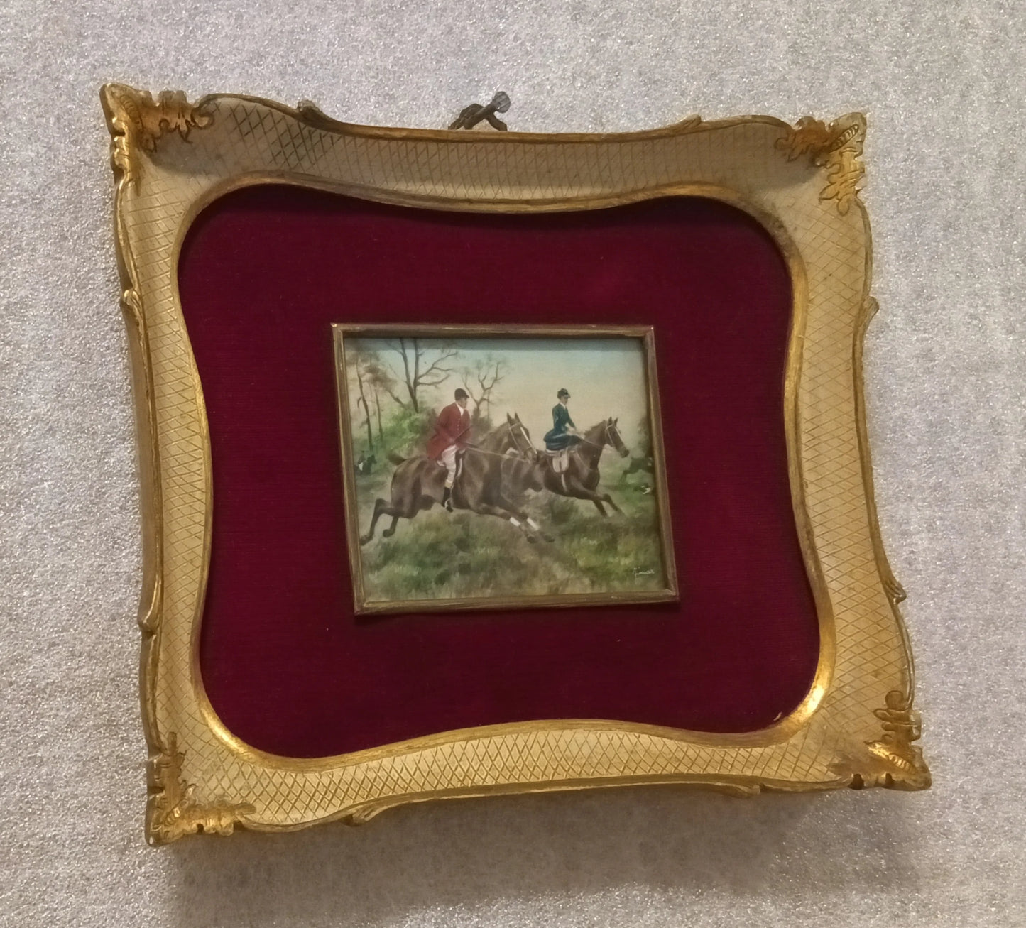 Antica miniatura olio su tela inglese del xix secolo con straordinaria miniatura firmata e cornice dorata su velluto rosso