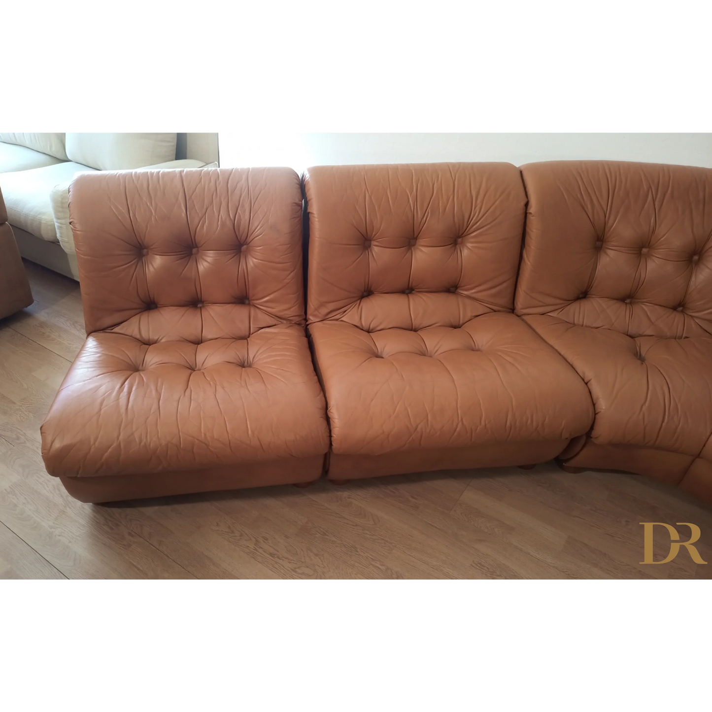 Divano modulare vintage in pelle cognac con cuscini tufted, design anni ’70