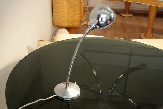 Lampada da tavolo vintage anni 60 in metallo cromato con collo gooseneck design italiano elegante