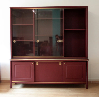 Credenza o libreria a due corpi in similpelle bordeaux con porte scorrevoli di umberto mascagni design italiano d epoca