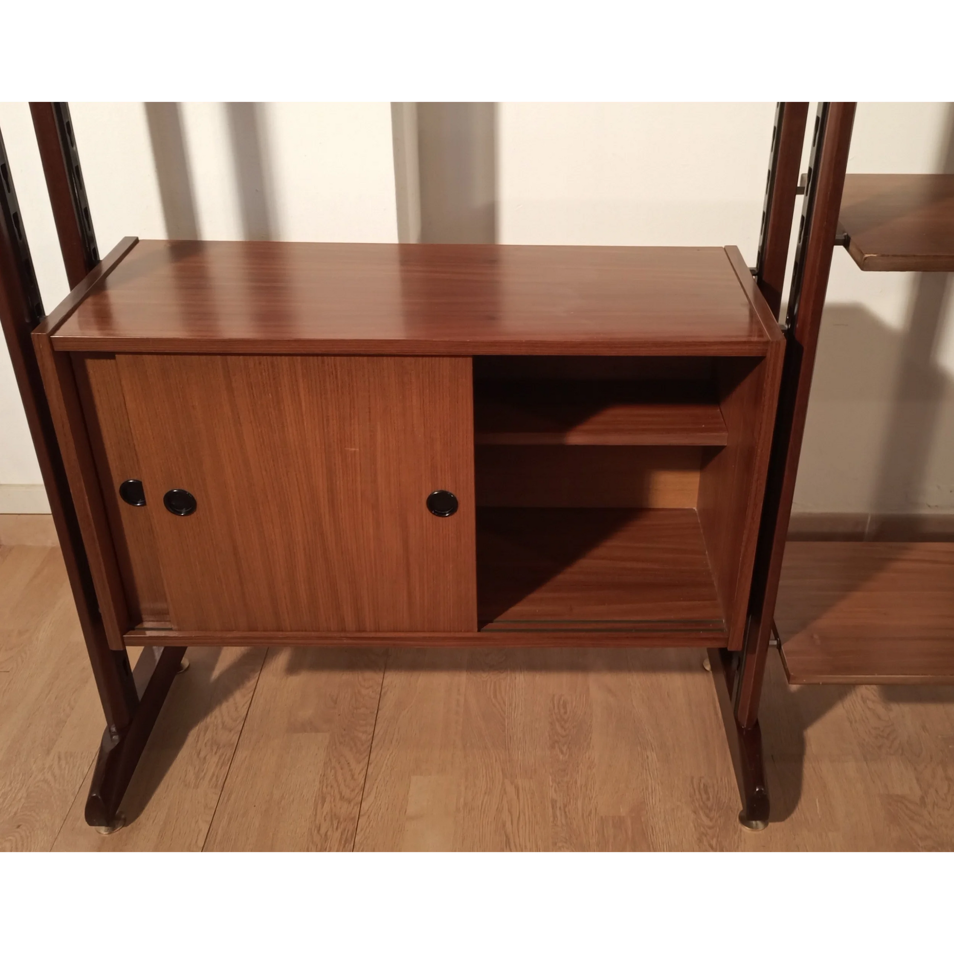 Mid-century modern cabinet con porte scorrevoli, originale libreria modulare in teak