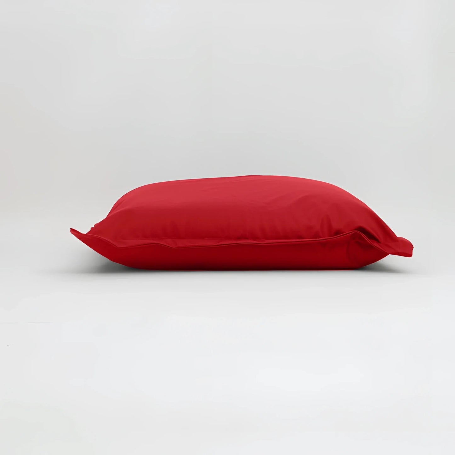 Maxi cuscino firenze rosso vibrante con superficie liscia e dimensioni generose per un infinito abbraccio