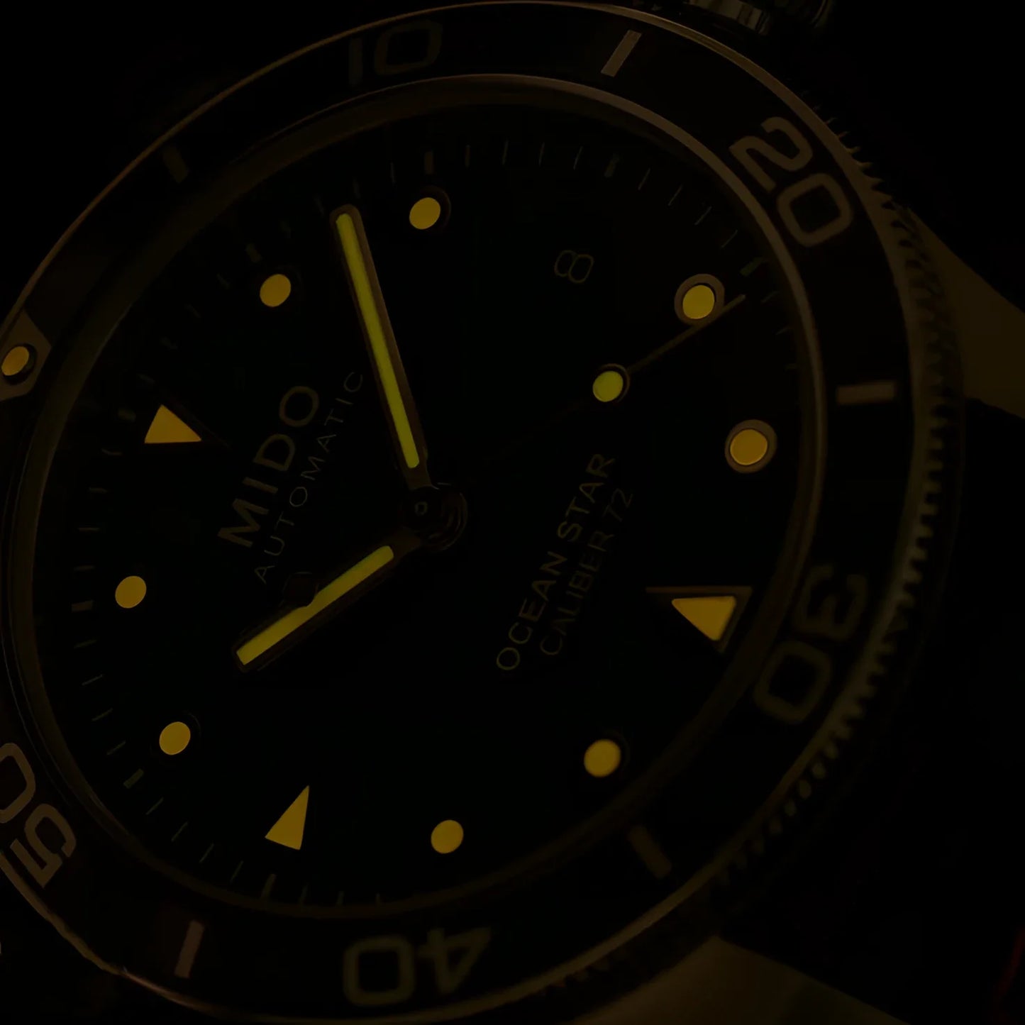 Mido orologio ocean star 39mm nero automatico acciaio con quadrante scuro e lancette gialle luminose linea ocean star
