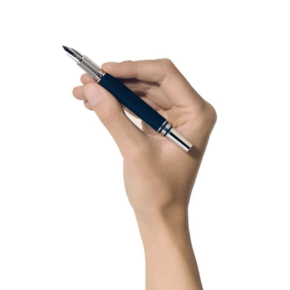 Montblanc stilografica starwalker polargreen con finitura platino e punta m in mano elegante colore blu navy