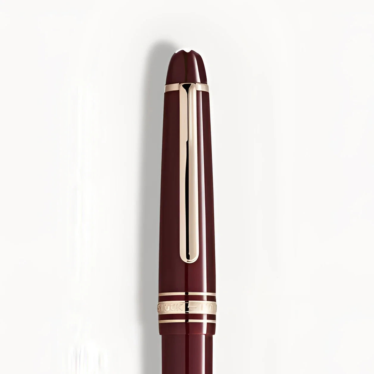 Montblanc meisterstück classique bordeaux roller con finitura oro e clip metallica raffinata in colore bordeaux profondo
