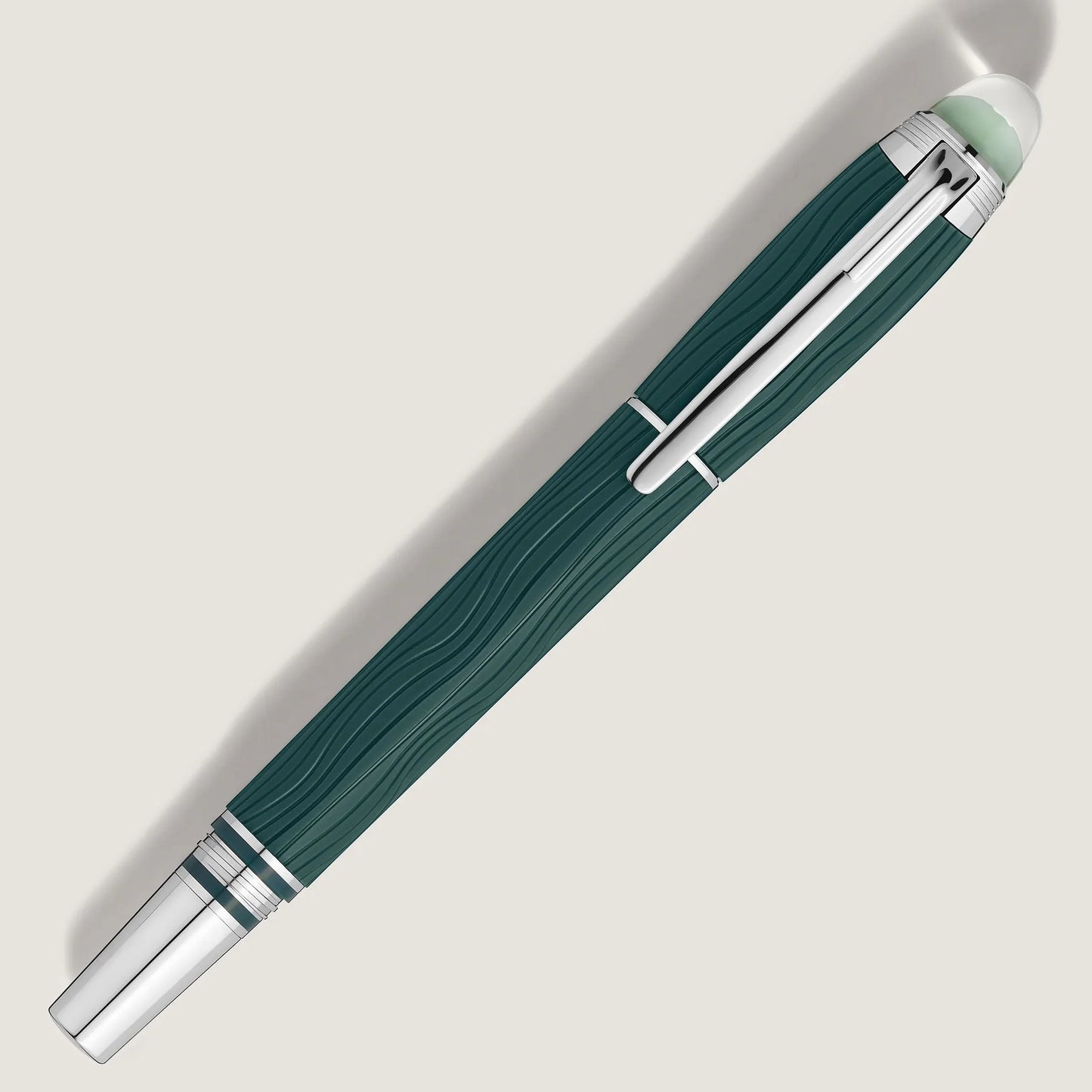 Montblanc stilografica starwalker polargreen verde scuro con texture effetto legno e dettagli in argento lucido collezione dellaurora boreale