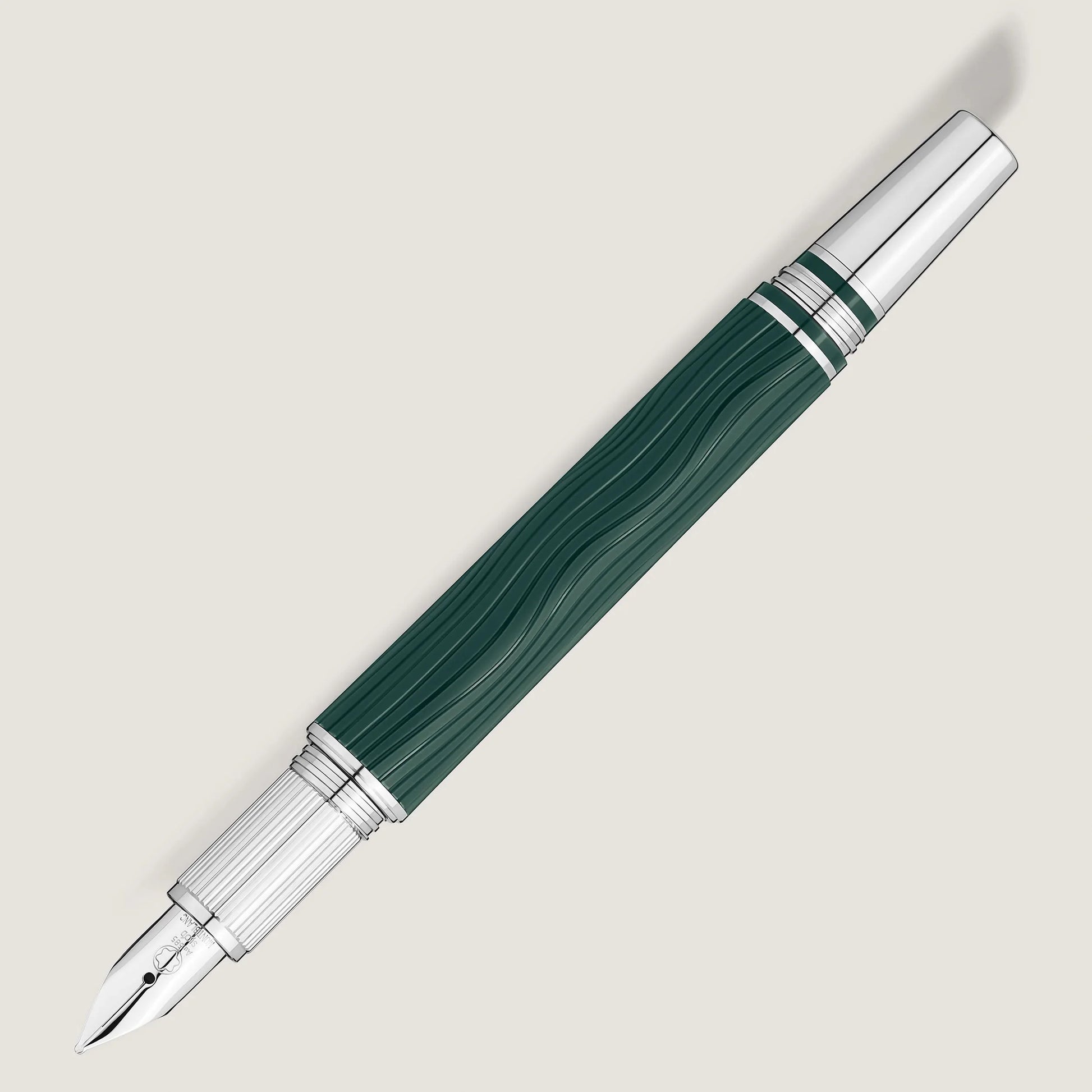 Montblanc stilografica starwalker polargreen verde scuro con impugnatura ondulata e dettagli argento lucido