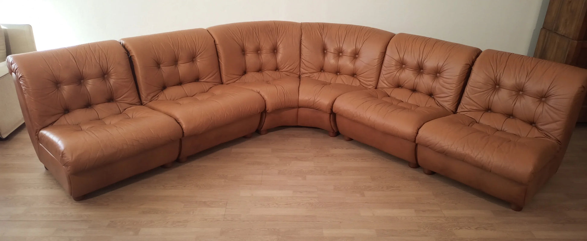 Divano modulare vintage in pelle cognac con cuscini capitonné in pelle marrone anni 70 set di 5