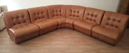 Divano modulare vintage in pelle cognac con cuscini capitonné in pelle marrone anni 70 set di 5