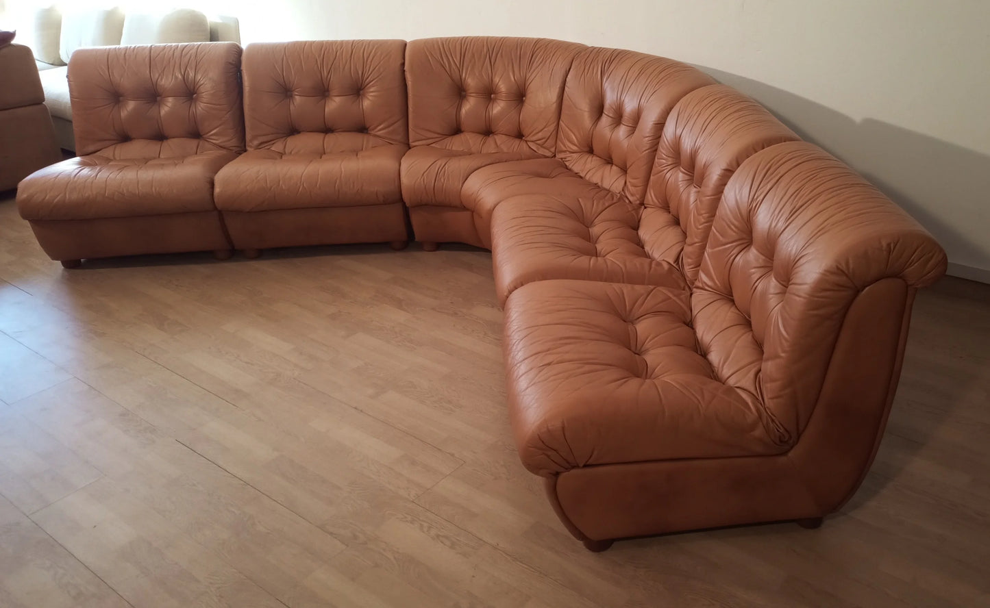 Divano modulare vintage in pelle cognac marrone con cuscini capitonné anni 70 set di 5 elementi