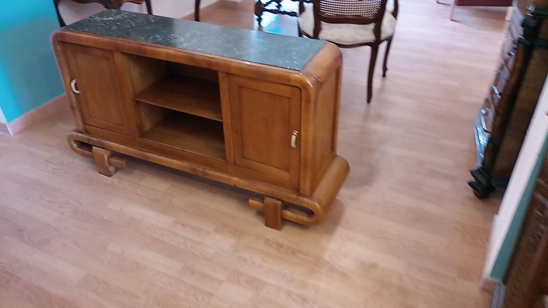 Toeletta in noce Art Déco con piano in marmo e ante scorrevoli — Italia, anni '50