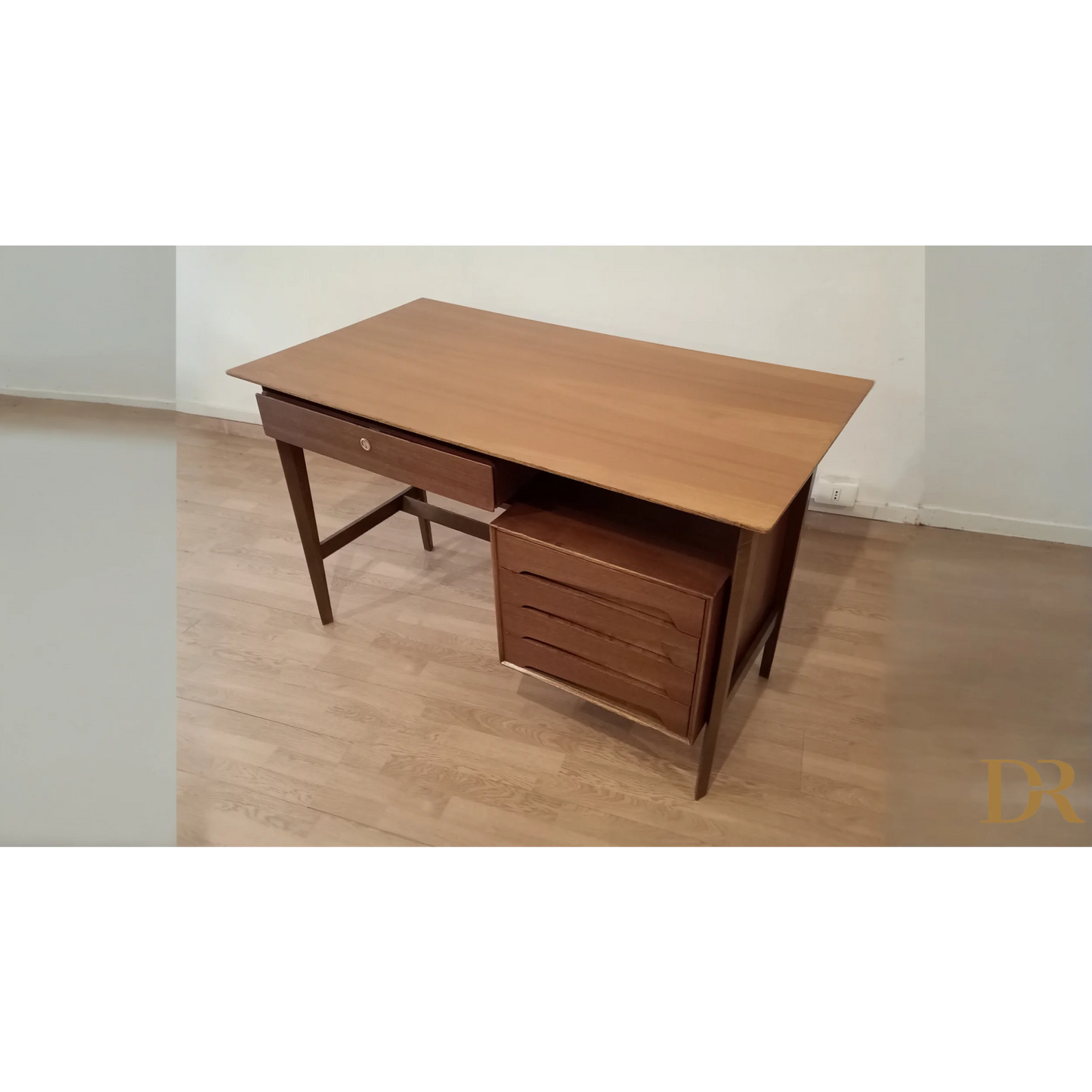 Scrivania vintage Palutari in legno, design anni 50 con cassetti e gambe affusolate