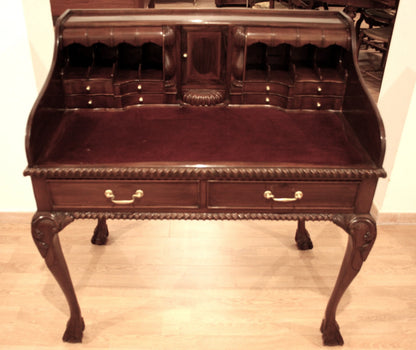 Ornate scrittoio scrivania ufficio stile chippendale inglese in noce con gambe inarcate e numerosi cassetti