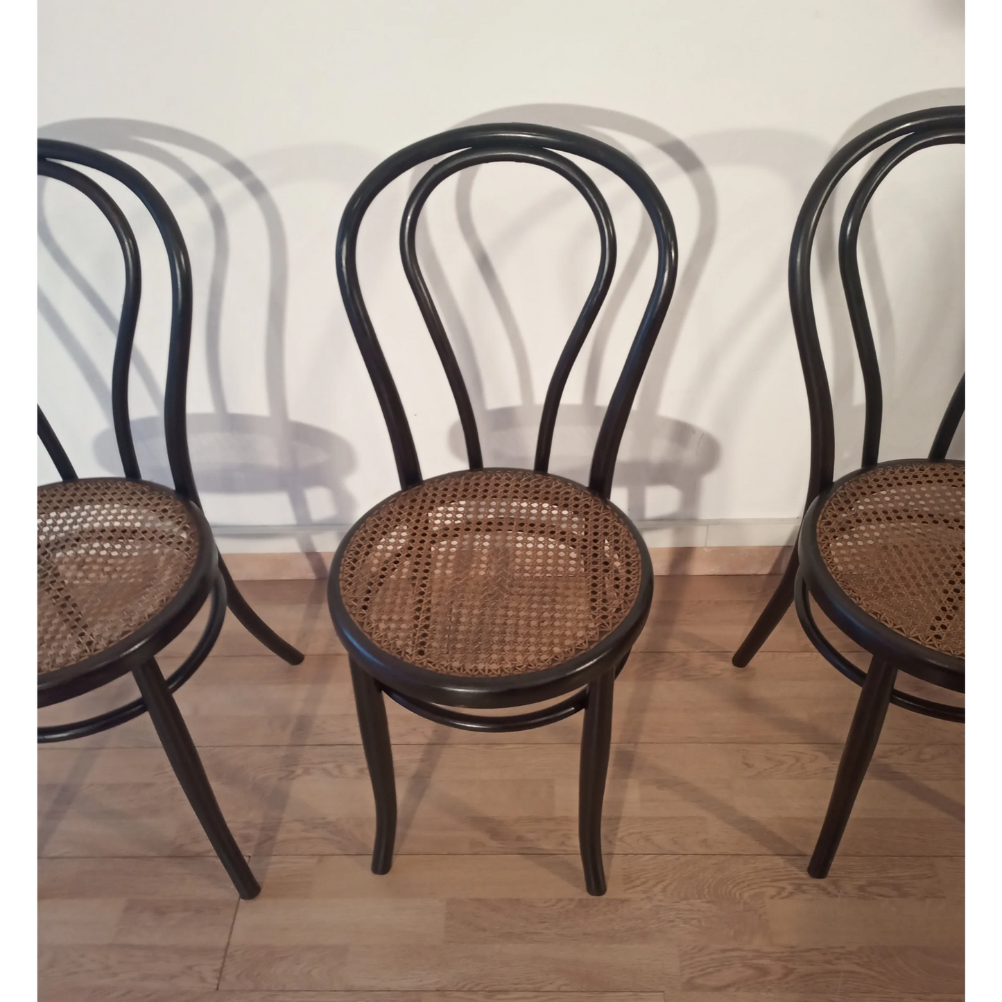 Sedie da pranzo in faggio curvato nello stile di Thonet, Italia, set di 4 eleganti