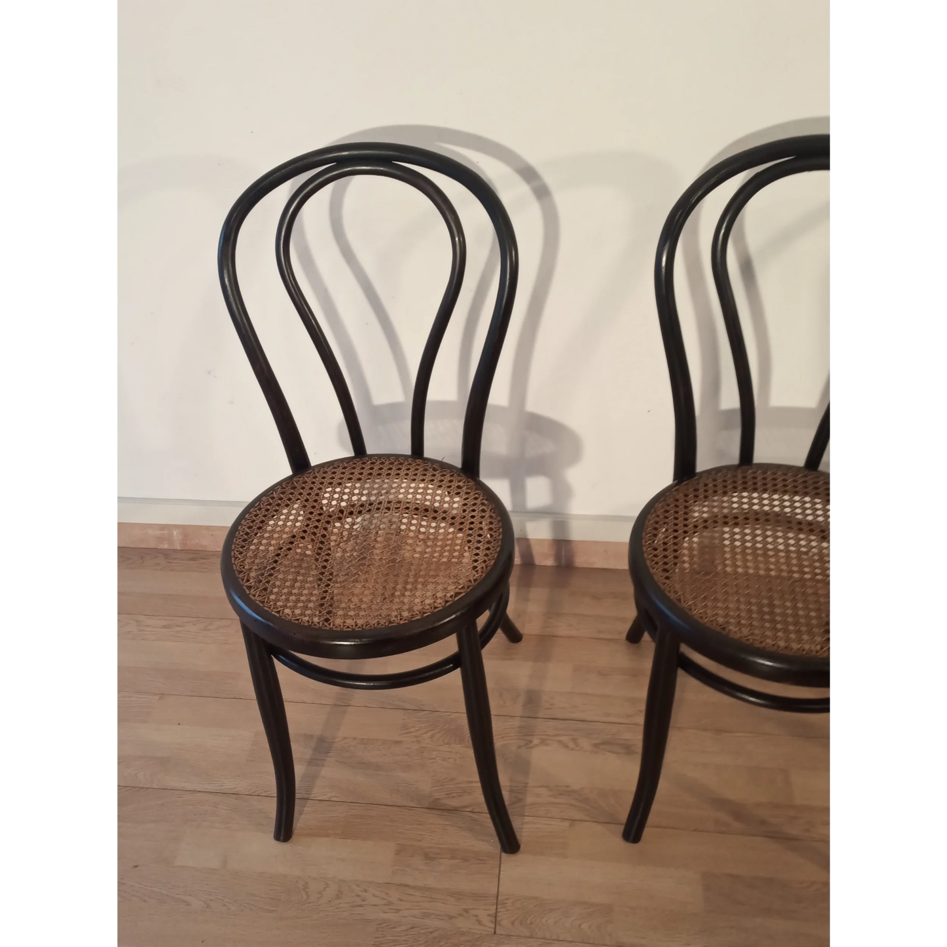 Sedia classica in faggio curvato, seduta in canna, set di 4 Thonet Italia