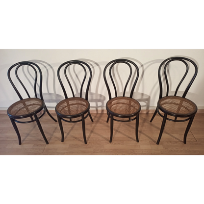 Quattro sedie vintage in faggio curvato con seduta in paglia, set Thonet Italia