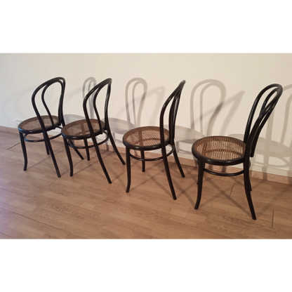 Quattro sedie da pranzo in faggio curvato, stile Thonet Italia, set di 4