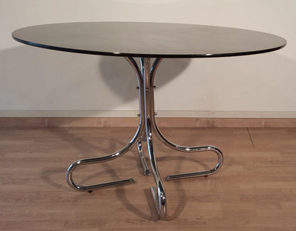 Tavolino da caffè in acciaio cromato con base tubolare e ripiano rotondo in vetro fumé design mid-century italia