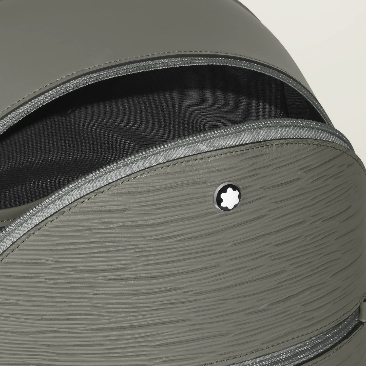 Montblanc zaino mini in pelle grigio medio con trama testurizzata e emblematico logo stella silver tono