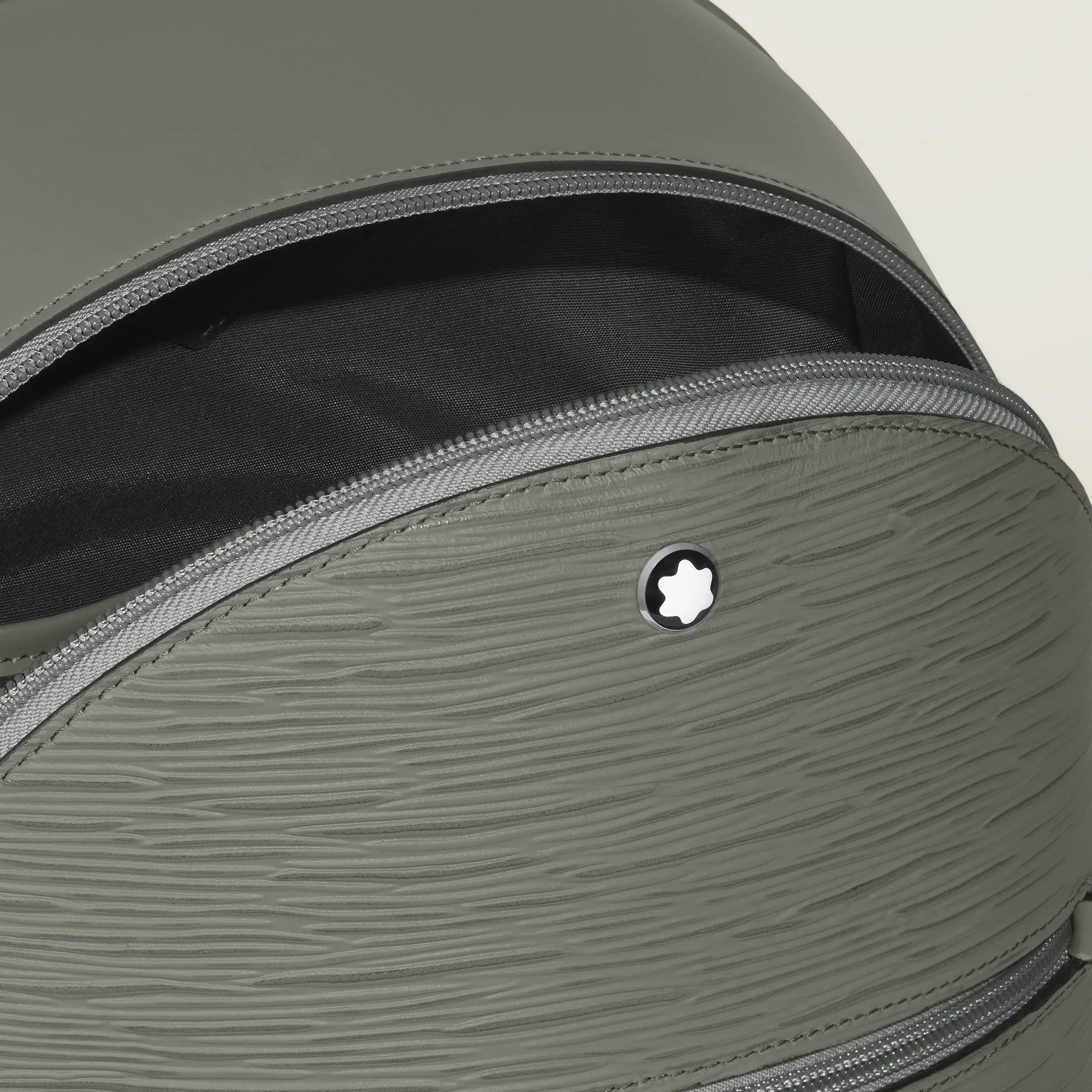 Montblanc zaino mini in pelle grigio medio con trama testurizzata e emblematico logo stella silver tono